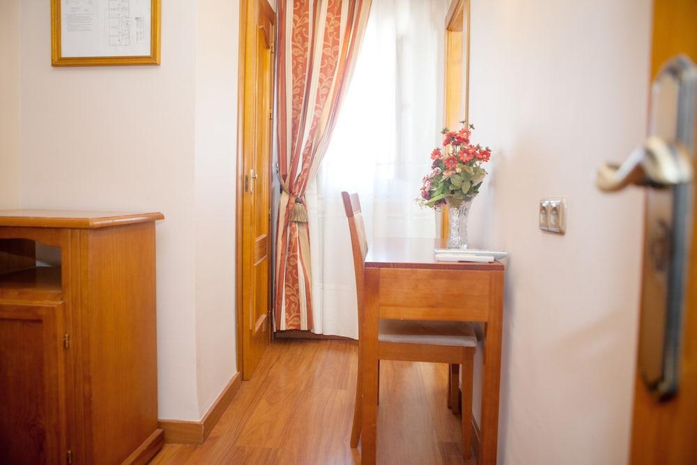 Hotel Alameda Малага Екстериор снимка