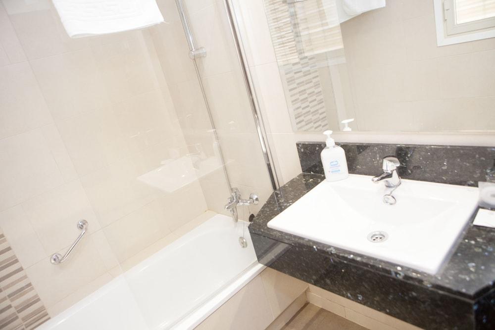 Hotel Alameda Малага Екстериор снимка